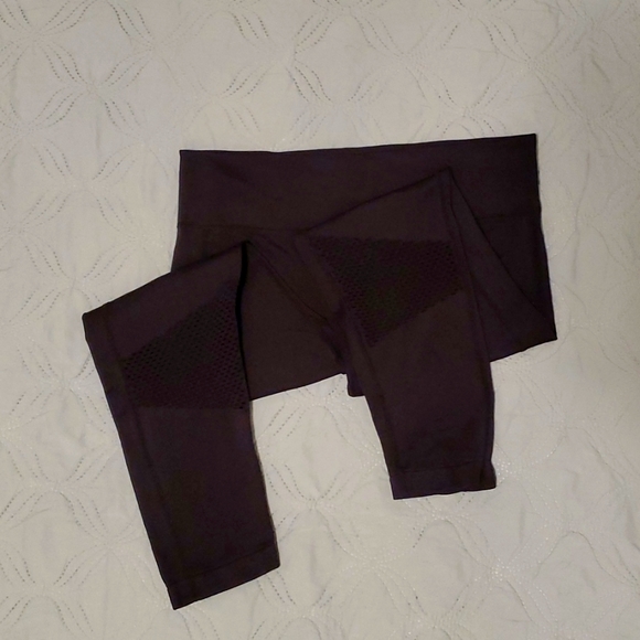 Fabletics leggings - Picture 3 of 3